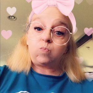 Meet your Posher, Mona